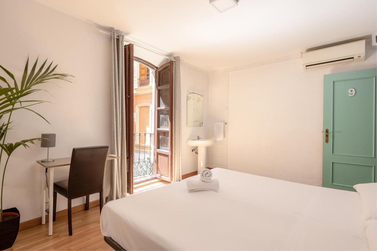 Double or Twin Room with Shared Bathroom,1012434406:JPEG