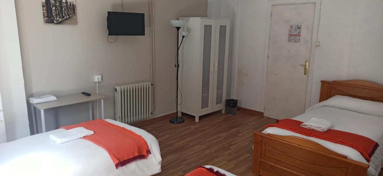 Chambre Triple Basique avec Salle de Bains Commune