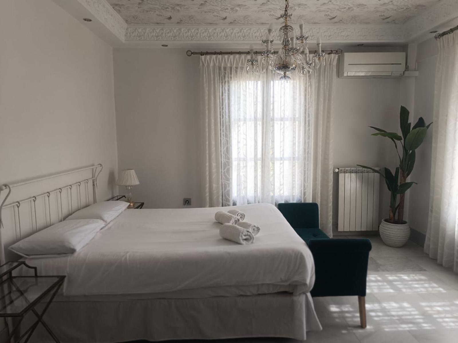 Deluxe Double Room with Balcony,1500287683:JPEG