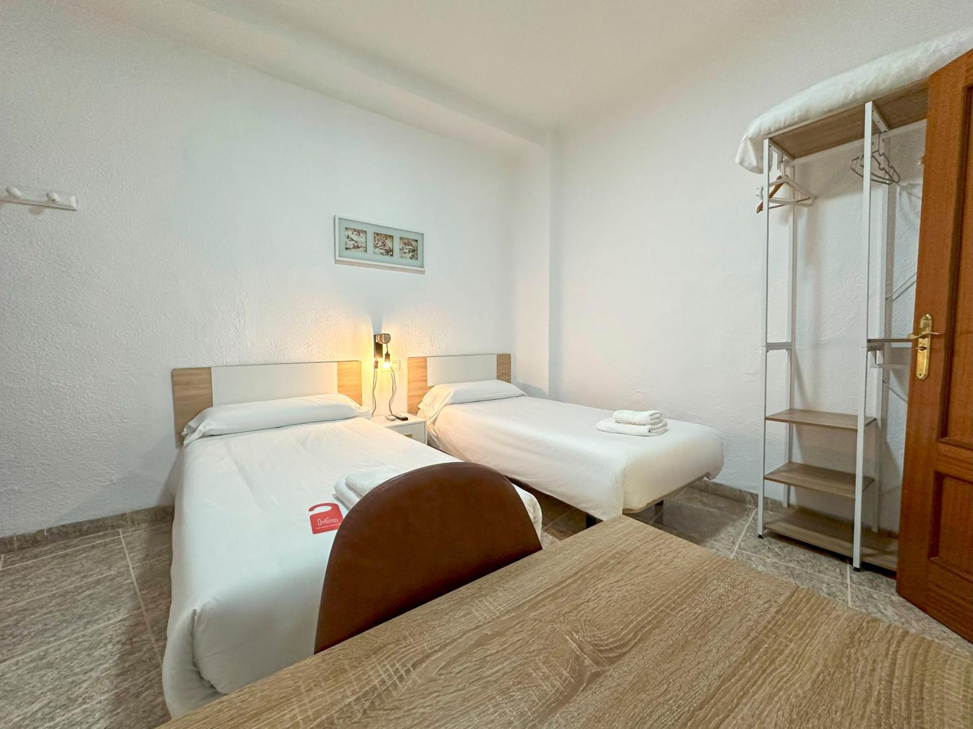 Twin Room with Private Bathroom,1609319094:JPEG
