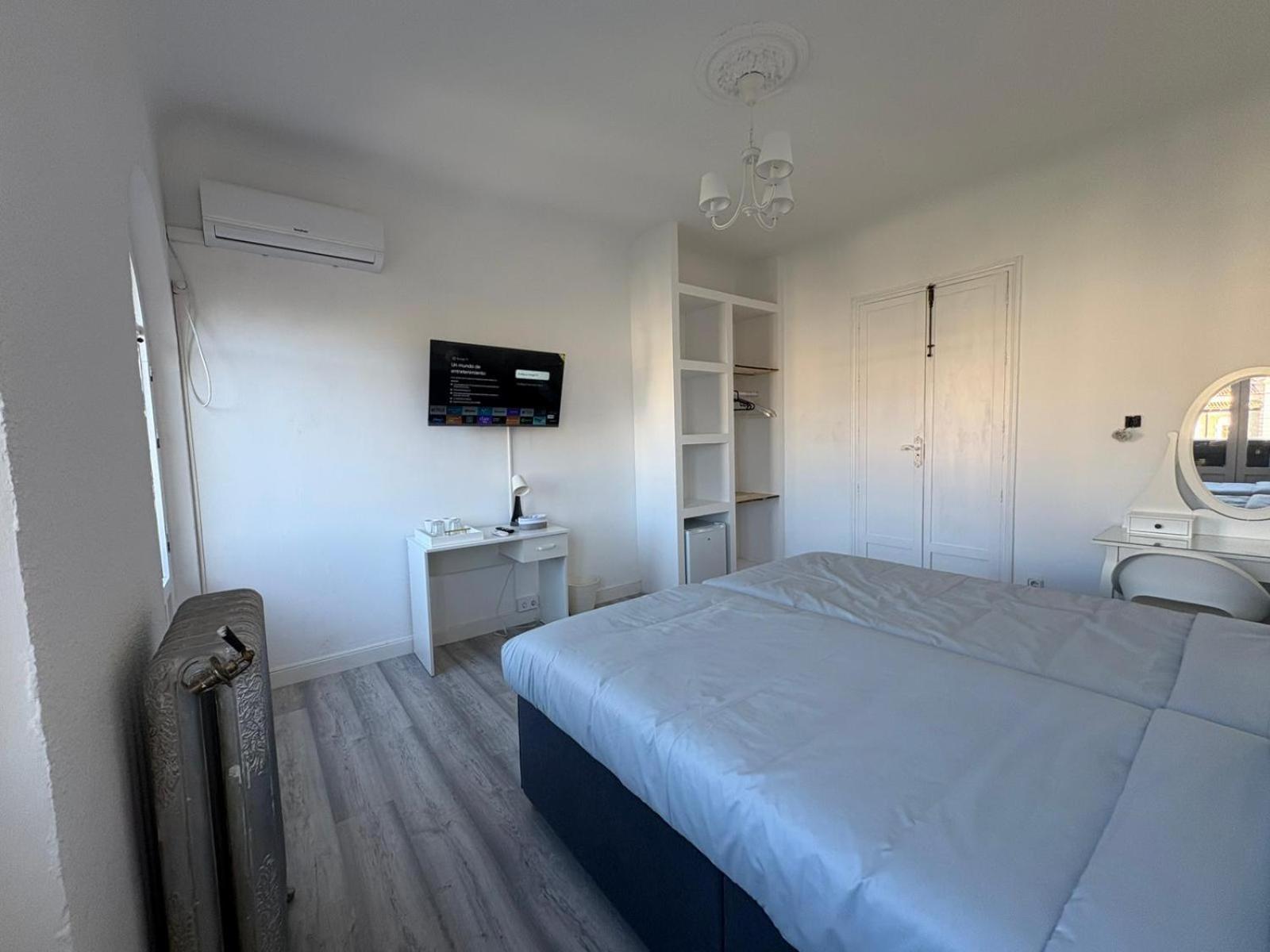 Chambre Double ou Lits Jumeaux avec Salle de Bains Commune