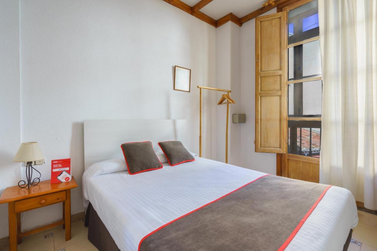 Double Room with Balcony,943141939:JPEG